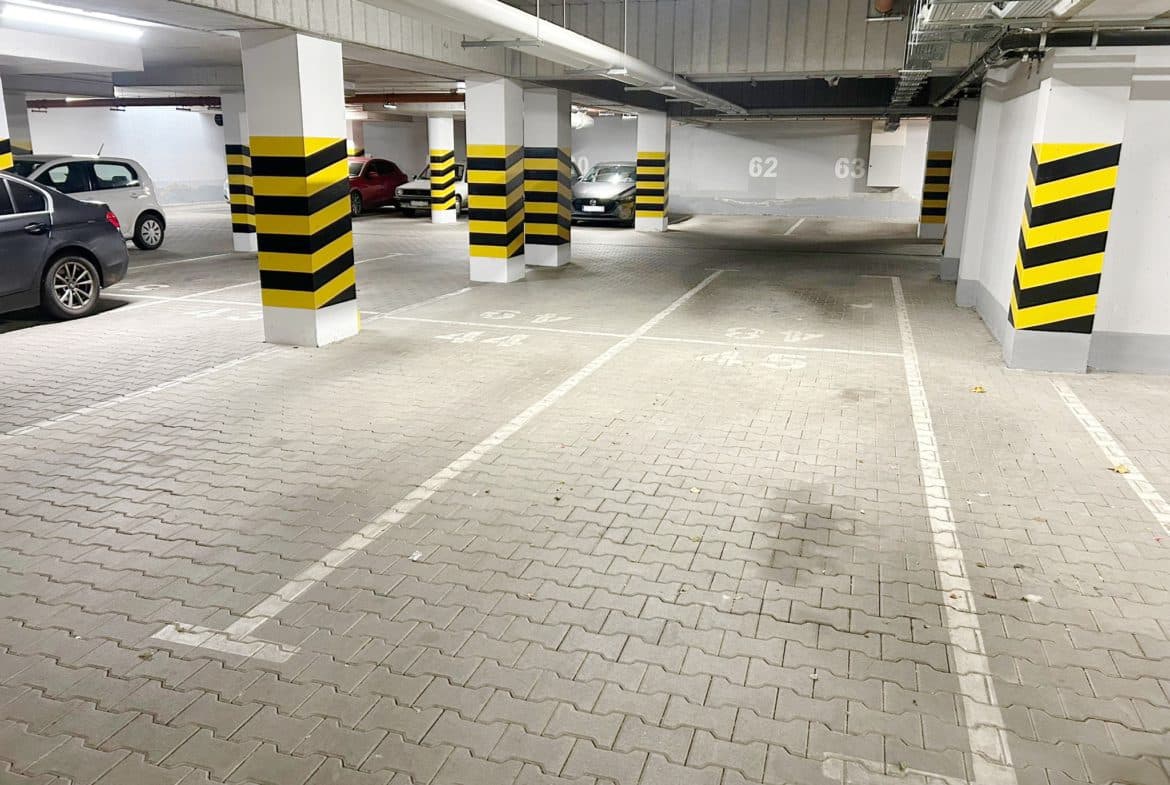 Miejsca postojowe w hali garażowej – Karpia 25B, 25