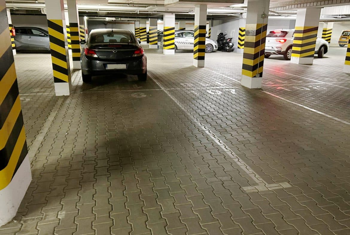 Miejsca postojowe w hali garażowej – Karpia 25B, 25
